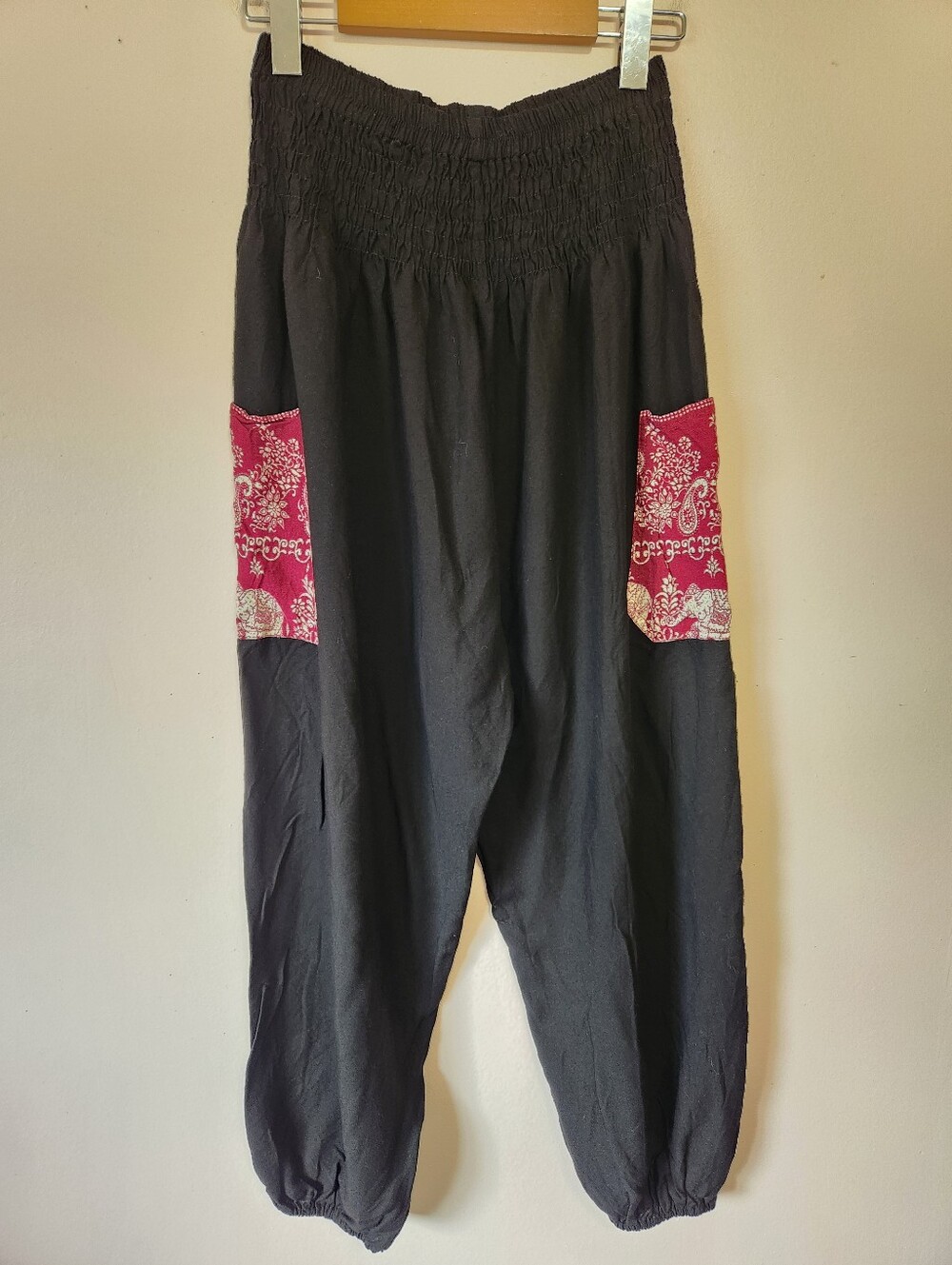 THE ELEPHANT PANTS Black Smocked Boho Harem Pants Red Paisley Pockets Medium